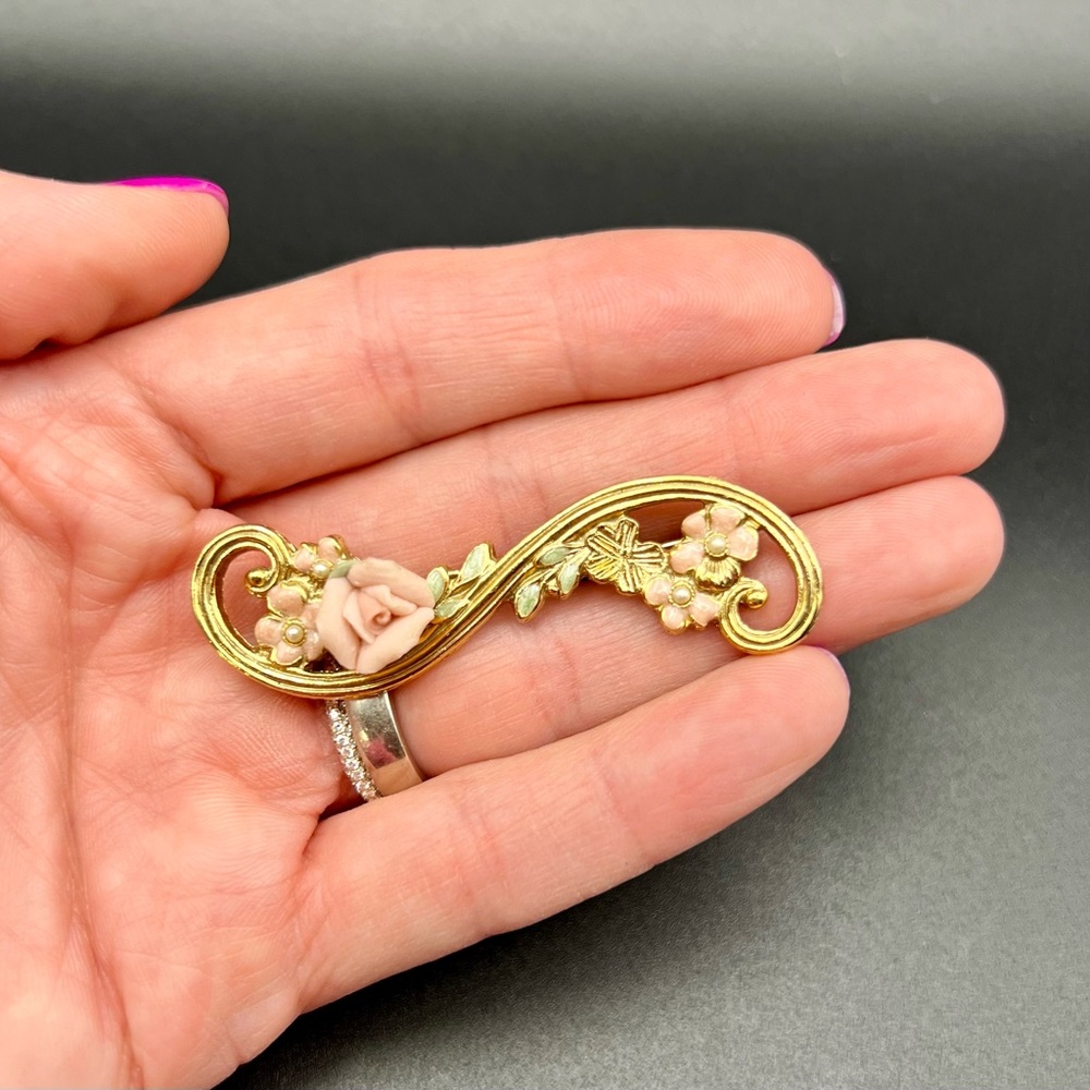 Vintage 1928 gold tone rose and enamel flower brooch - Picture 5 of 6